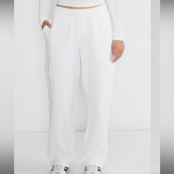 Aritzia Pants - TNA MEGA CARGO SWEATPANTS -OG (no tna logo on them)